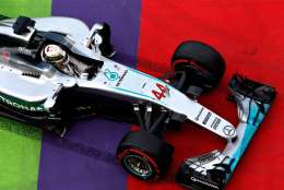 Pirelli и Mercedes не могут подобрать Хэмилтону шины для старта гонки