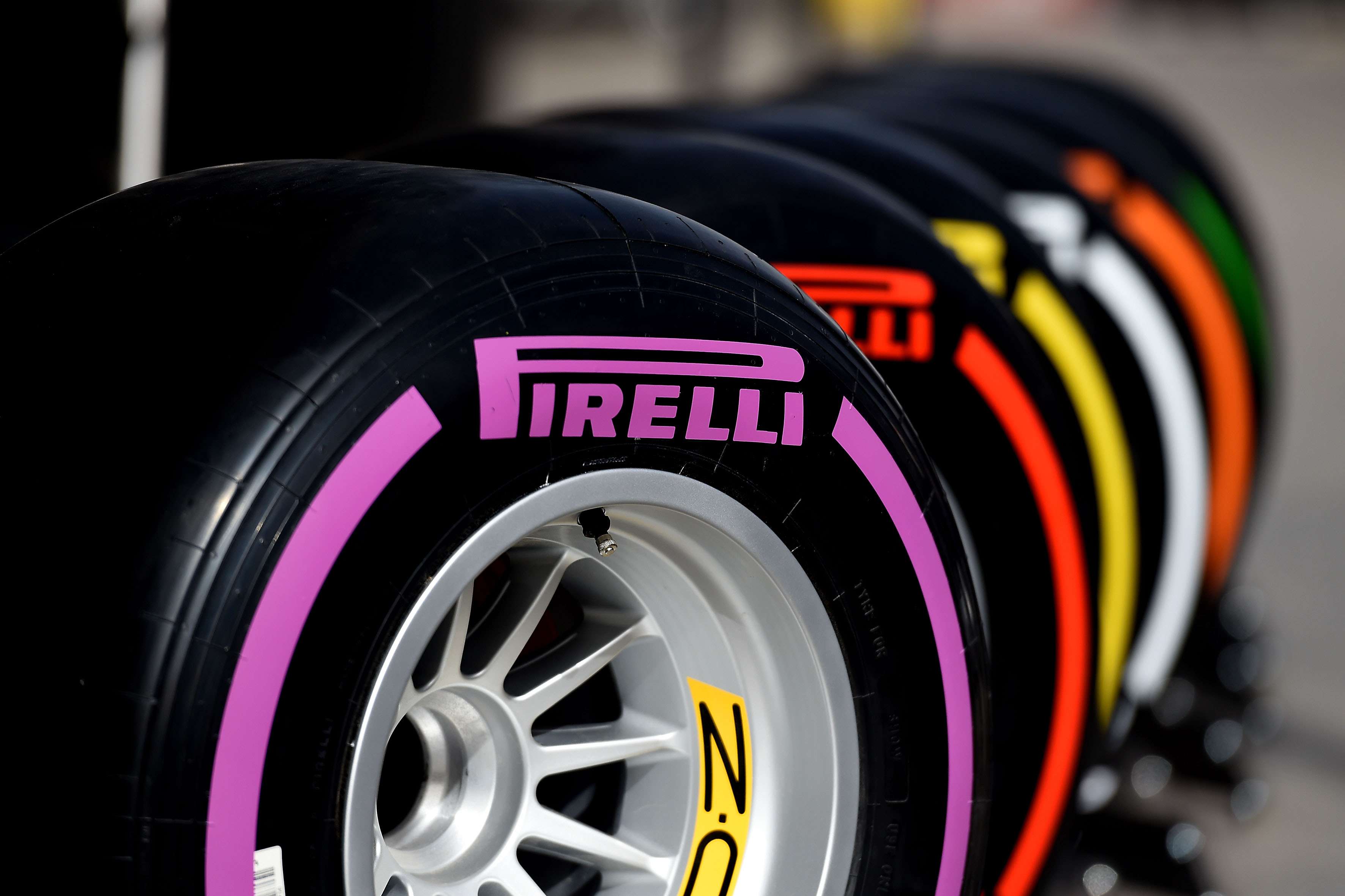 Pirelli выбрала составы резины для гонок в Бельгии и Японии