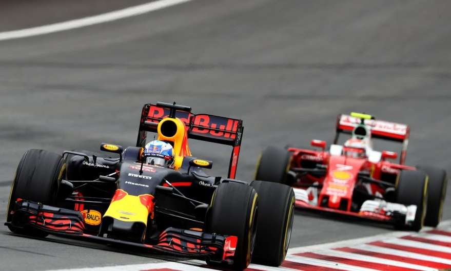 Берни Экклстоун считает, что Red Bull опередит Ferrari в 2017-м году