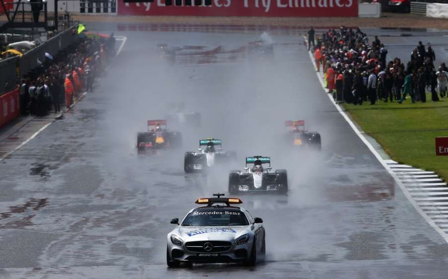 FIA планирует изменение процедуры старта в мокрых условиях