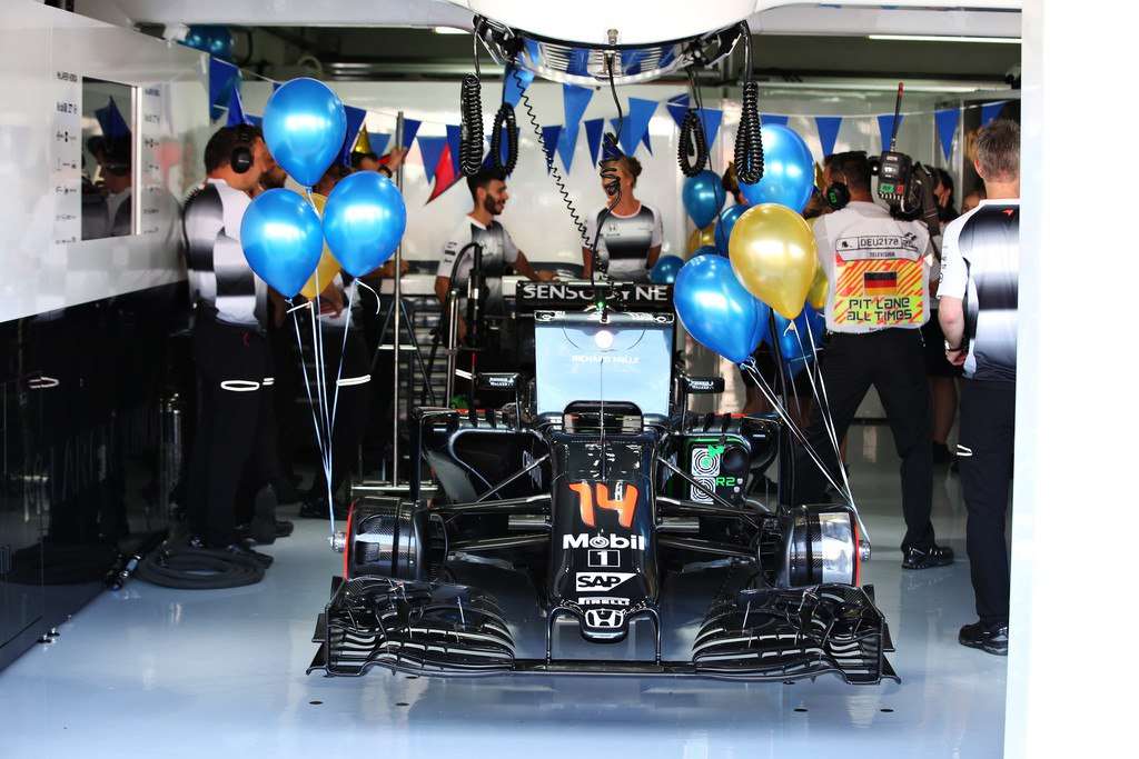Рон Деннис ждет побед от McLaren в 2017-м году