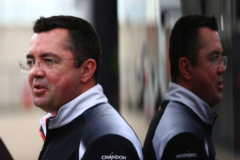 В McLaren отказались от тестов Pirelli