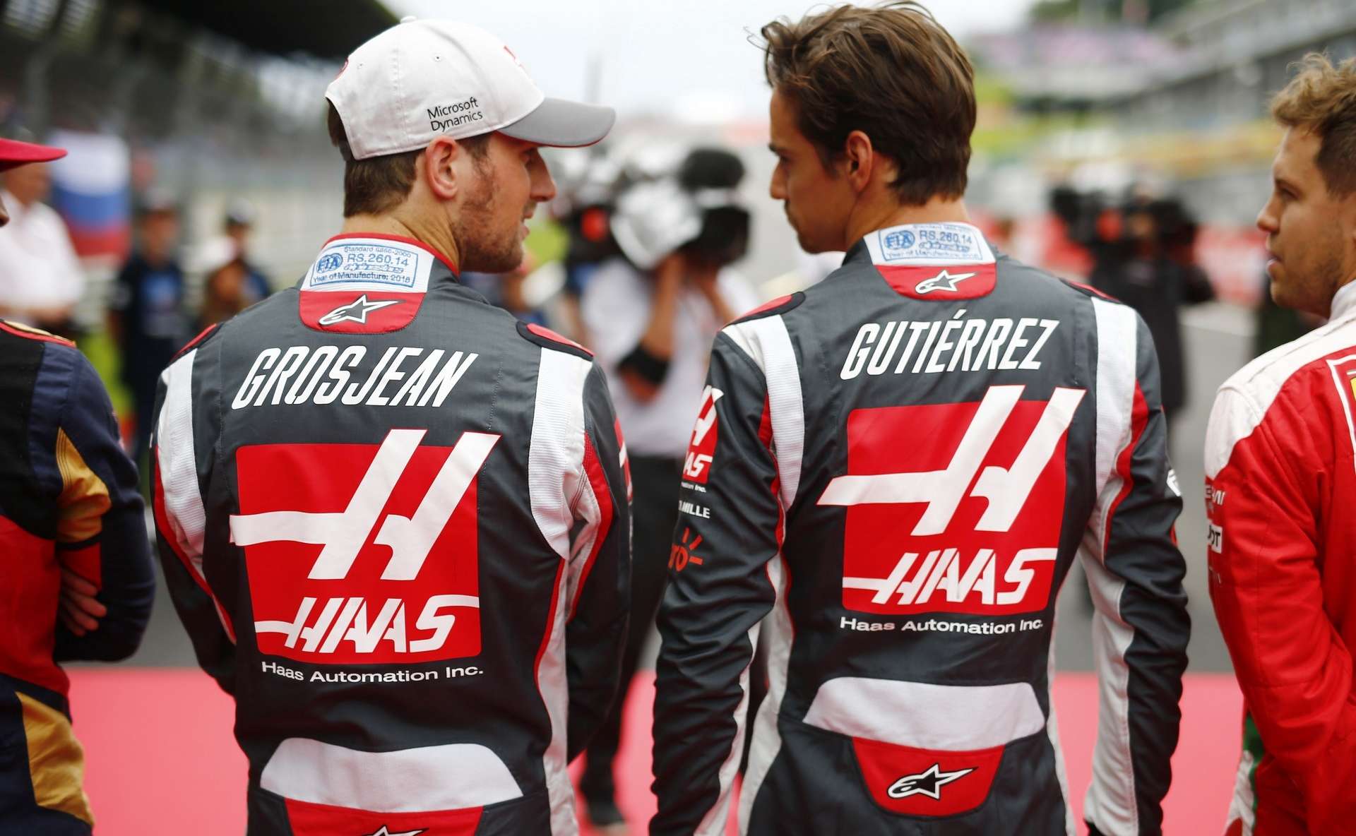Haas пока не может назвать состав пилотов на сезон 2017