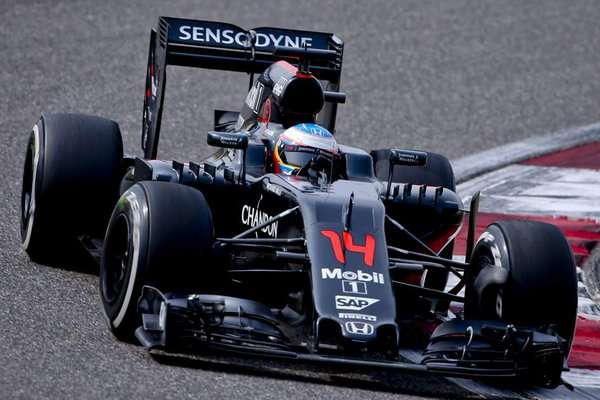 Первые двойные очки в сезоне для McLaren