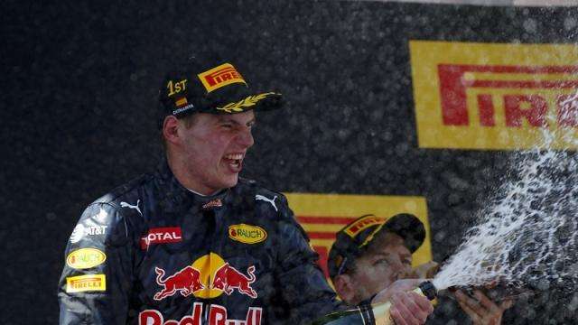 Макс Ферстаппен одерживает дебютную победу в Формуле 1